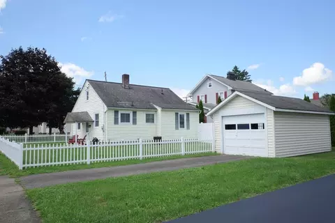 1076 Davis St, Elmira, NY 14901