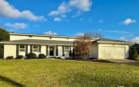 33 Algonquin Dr, Horseheads, NY 14845