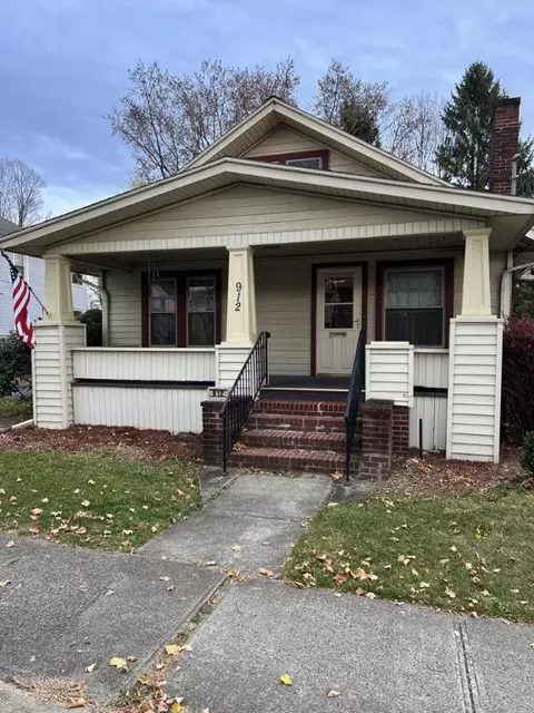 912 Walnut St, Elmira, NY 14901