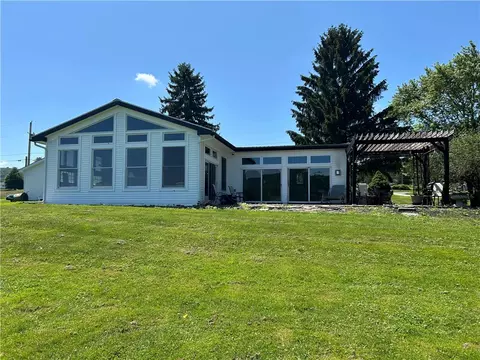 17 Sunrise Ln, Lawrenceville, PA 16929