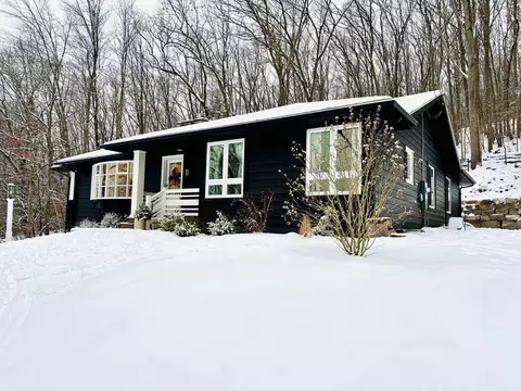 11 Highland Dr, Corning, NY 14830