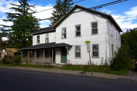 2 River St, Stamford, NY 12167