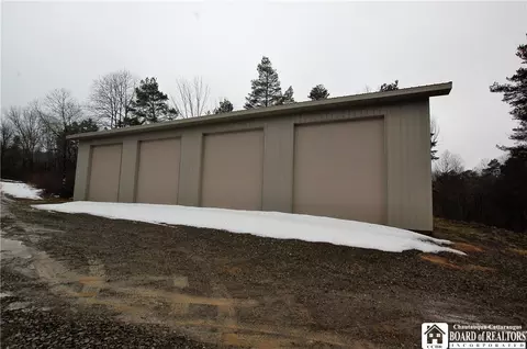 4542 Baker St, Busti, NY 14750