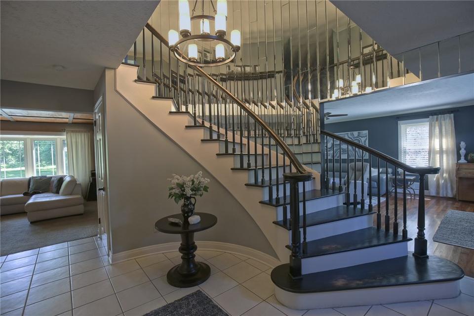  5 Esternay Ln, Pittsford, NY 14534 photo 2