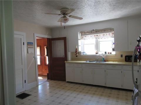 85 Maple St, Lyons, NY 14489 photo 3