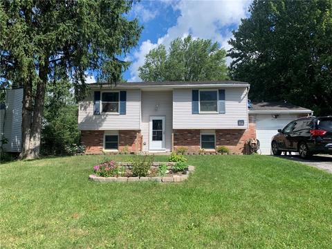 38 Farmbrook Dr, Farmington, NY 14425 photo 1