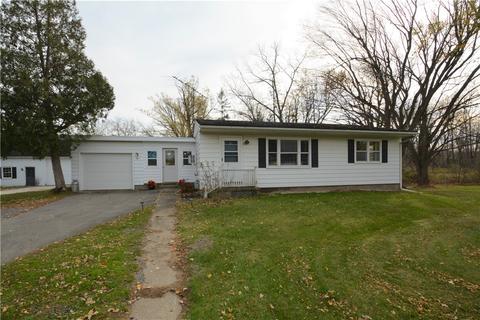 93 School St, Victor, NY 14564