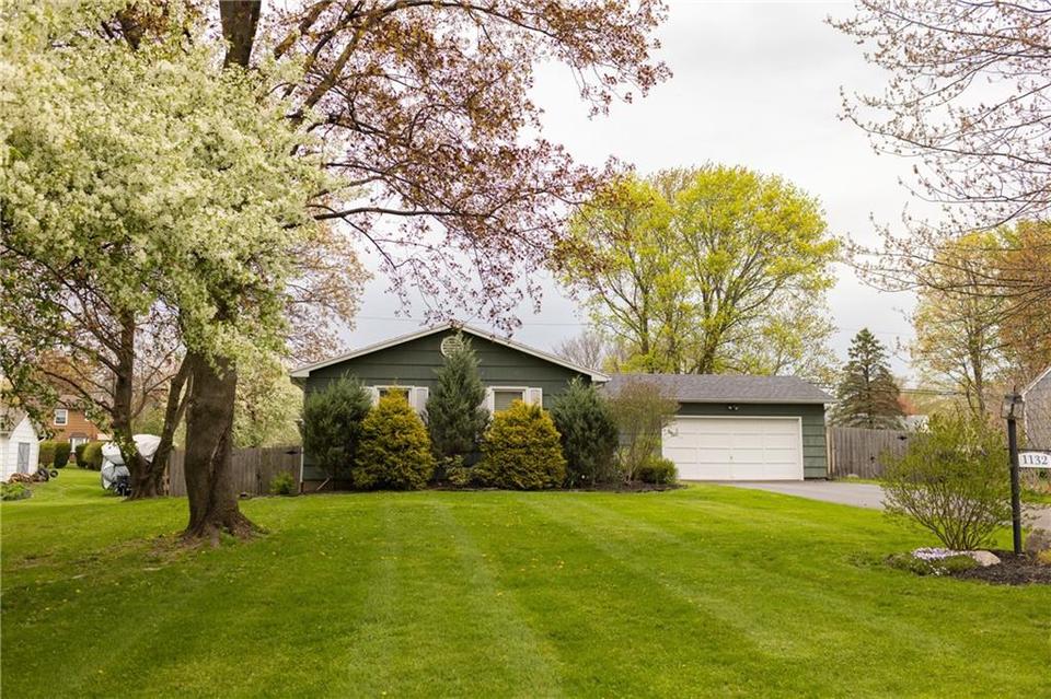  1132 Whitney Rd E, Perinton, NY 14450 photo 3