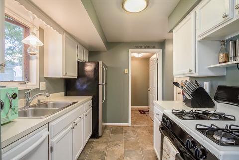 26 Walnut Cir, Webster, NY 14580 photo 10
