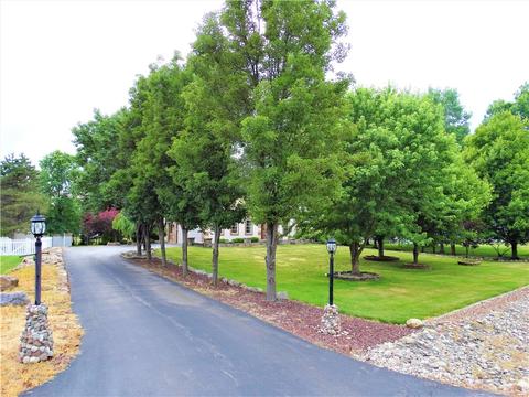 183 Webster Rd, Webster, NY 14580 photo 2