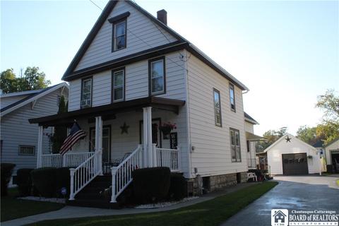 823 Washington Ave, Dunkirk, NY 14048 photo 3