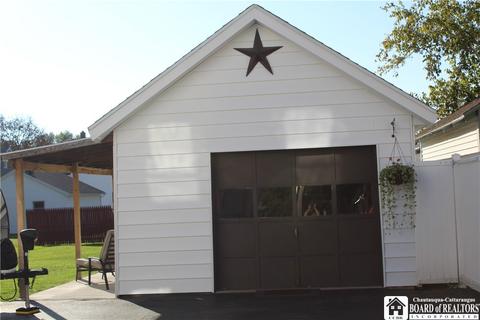 823 Washington Ave, Dunkirk, NY 14048 photo 4