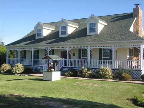 1582 Aunkst Rd, Waterloo, NY 13165