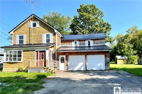 2 Willow St, Franklinville, NY 14737