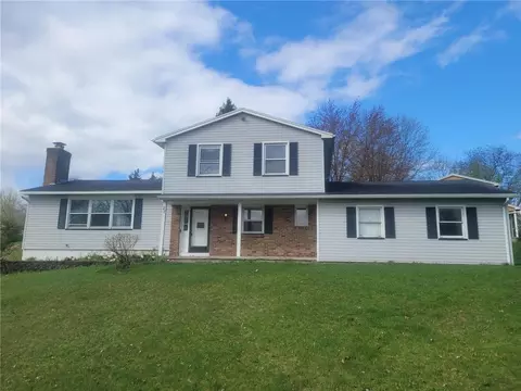 27 Rolling Hill Dr, Perinton, NY 14450