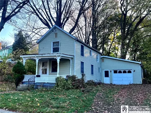12 Leverett St, Pomfret, NY 14063