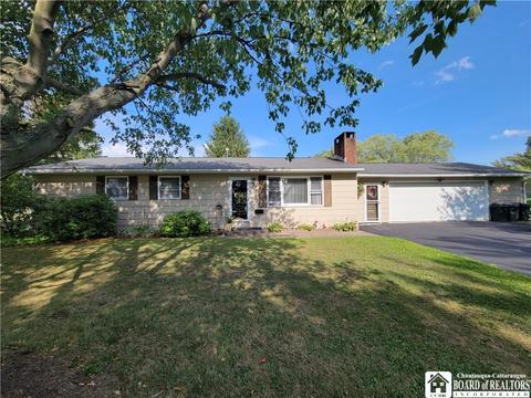 24 Sunset Dr, Pomfret, NY 14063