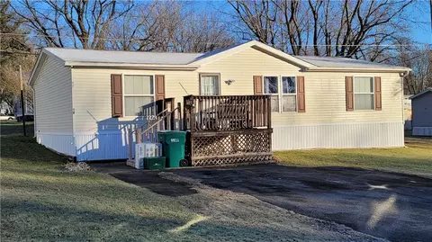 54 Tidd Ave, Farmington, NY 14425