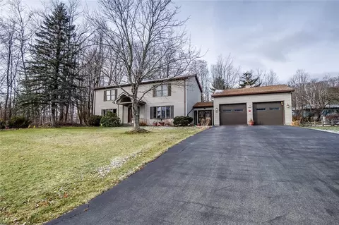 7187 Apple St, Bath, NY 14810