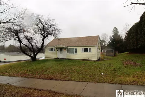 165 Chautauqua Ave, Busti, NY 14750