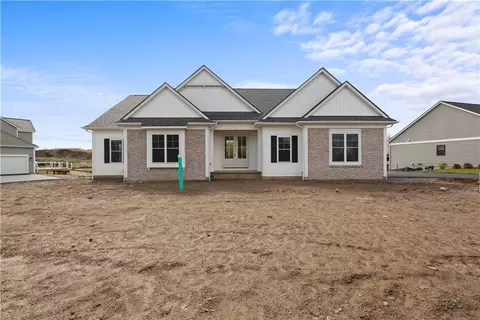 2 Rockdale Mdws, Pittsford, NY 14534