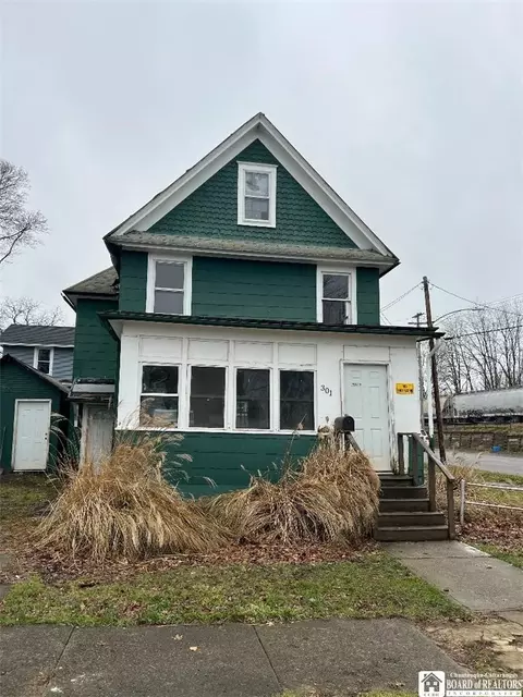 301 Dove St, Dunkirk, NY 14048