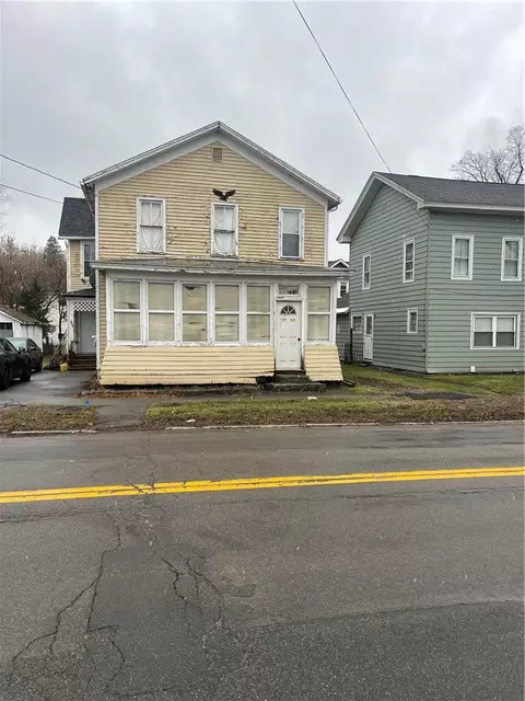 69 Phelps St, Lyons, NY 14489