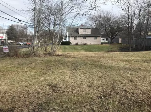 212214 Oak St, East Rochester, NY 14445