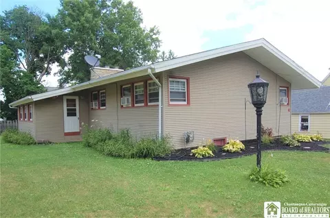 4 Lake St, Jamestown, NY 14701