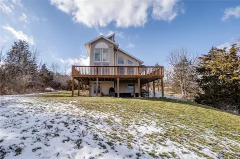 19 Buttonwood Ln, Starkey, NY 14837