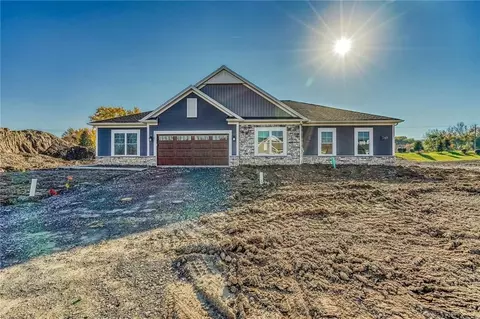 1388 Creeks Edge Dr, Webster, NY 14580