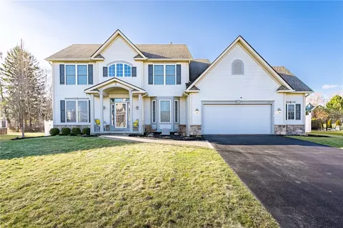1395 Meadow Breeze Ln, Webster, NY 14580