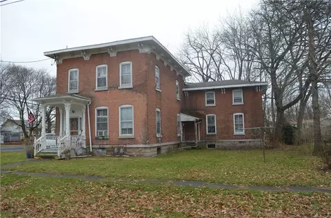 19 W Elisha St, Waterloo, NY 13165