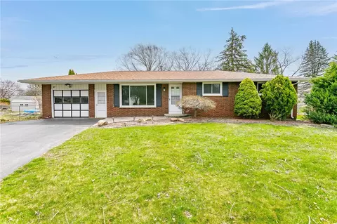 66 Frandee Ln, Greece, NY 14626