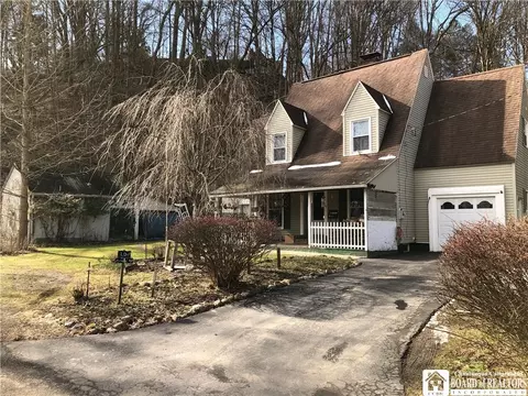 10607 Maltbie Rd, Gowanda, NY 14070