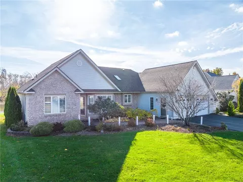 77 Sotheby Dr, Greece, NY 14626