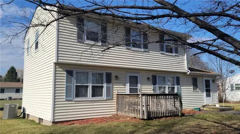 1194 Hook Rd, Farmington, NY 14425