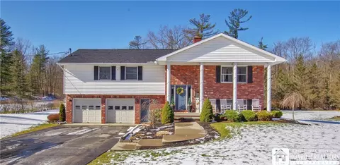2869 Ivystone Dr, Ellicott, NY 14701