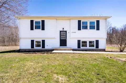 1547 W Kendall Rd, Kendall, NY 14476