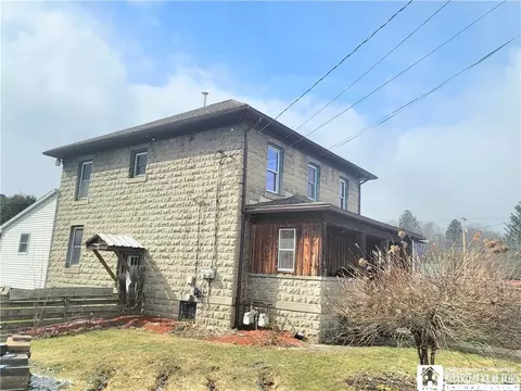 16 S Phetteplace St, Ellicott, NY 14733
