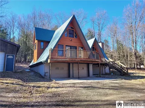 3040 Salisbury Rd, Jamestown, NY 14701