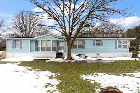 73 Jonathan Ln, Ontario, NY 14519