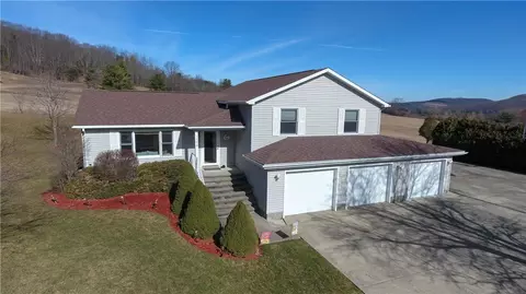 7558 Sunset Cir, Almond, NY 14804
