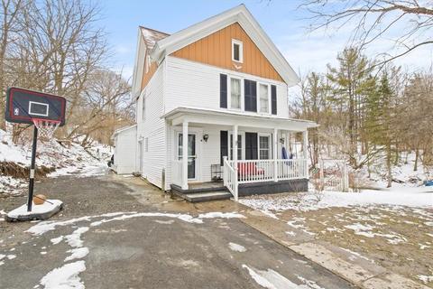 11 Bear St, Lyons, NY 14489 photo 2