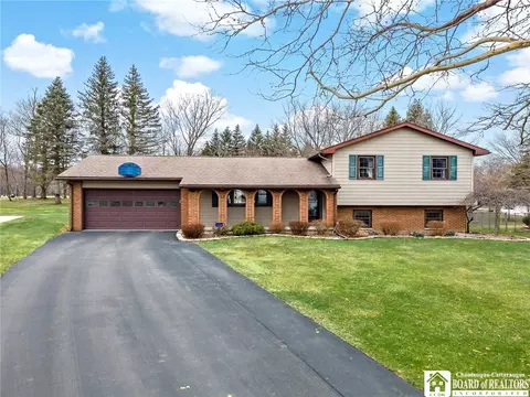 7 Andrew Ct, Pomfret, NY 14063