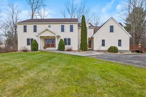 87 Dean Trl, Parma, NY 14559