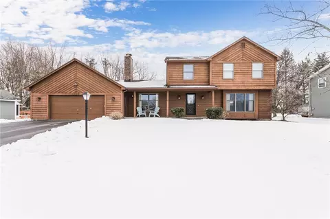 1269 Creekbend Ln, Webster, NY 14580