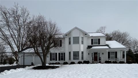 3 Featherstone Ct, Pittsford, NY 14534