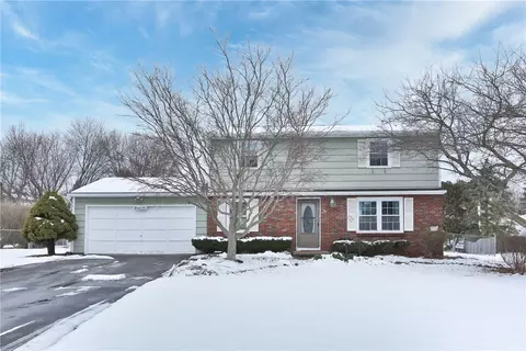 39 Columbine Cir, Perinton, NY 14450