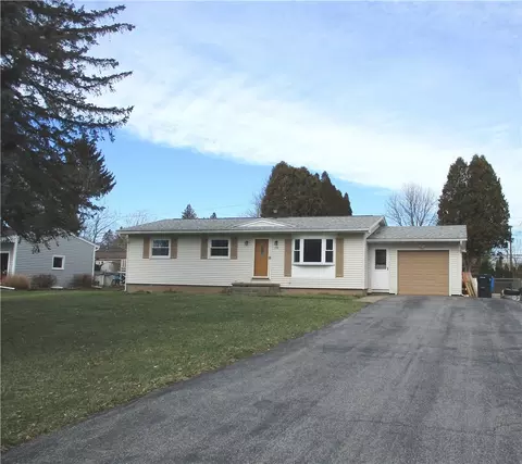 10 Brentwood Dr, Chili, NY 14624